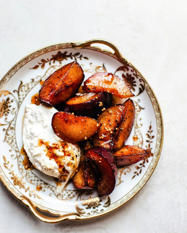 Ofen-Zwetschgen mit Joghurt