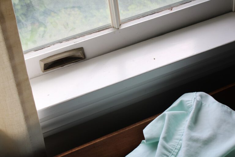 Fenster selbst abdichten: einfache Maßnahmen gegen Zugluft